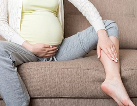 Problemi alle gambe durante la gravidanza: cause, sintomi e rimedi